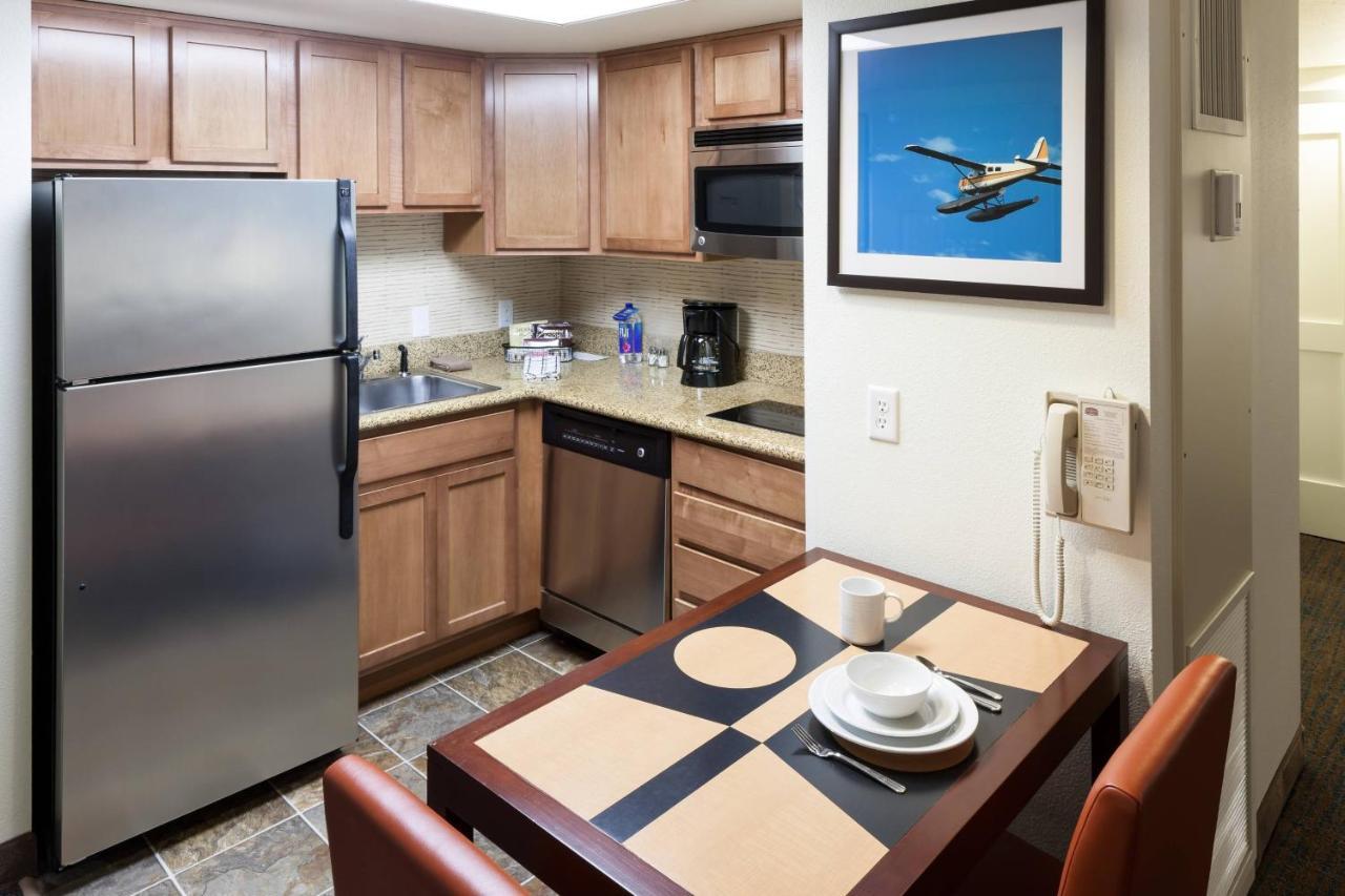 One-Bedroom King Suite with Sofa Bed, Lake View, Balcony