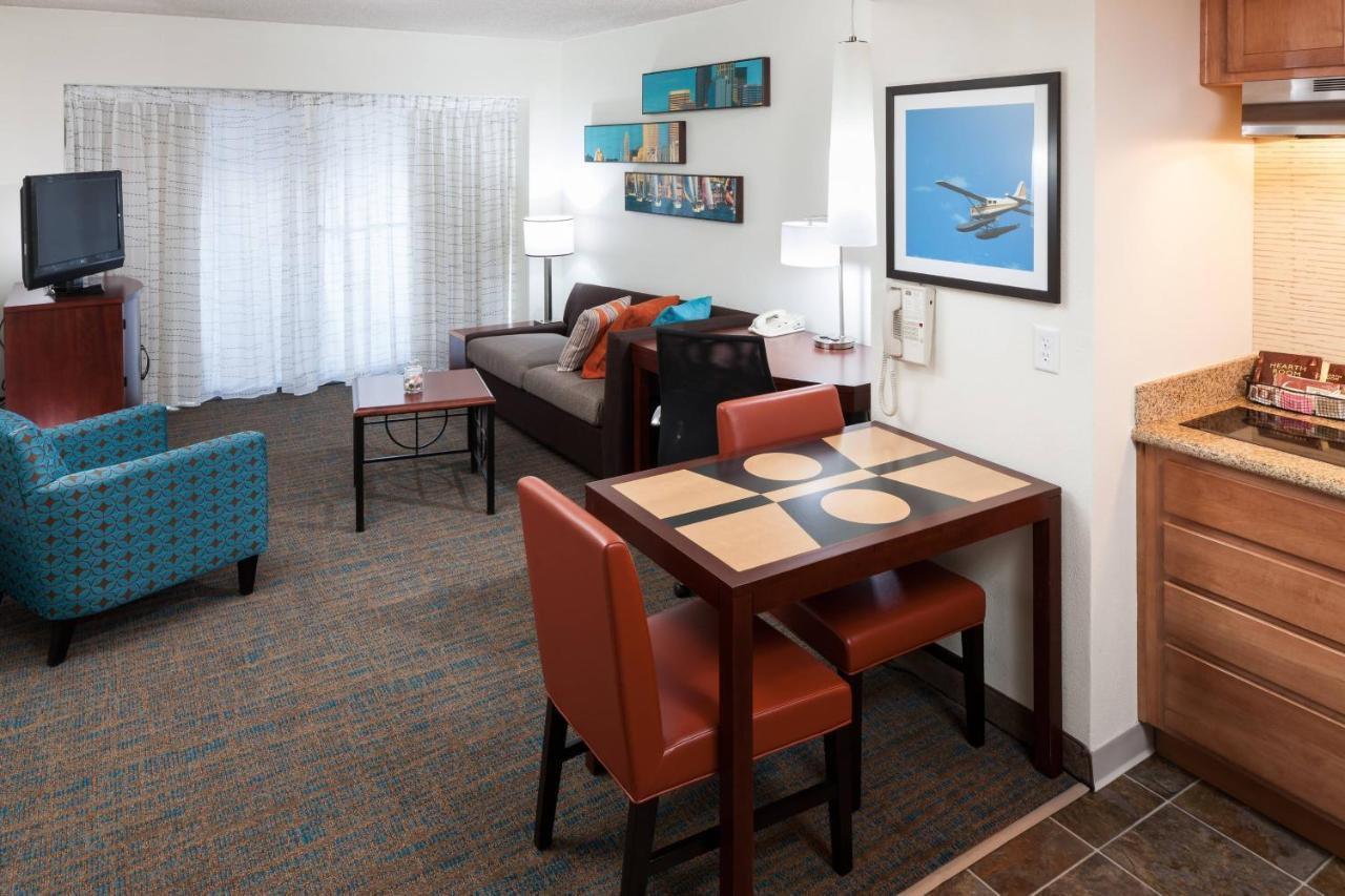 One-Bedroom King Suite Sofa Bed Lake View Balcony