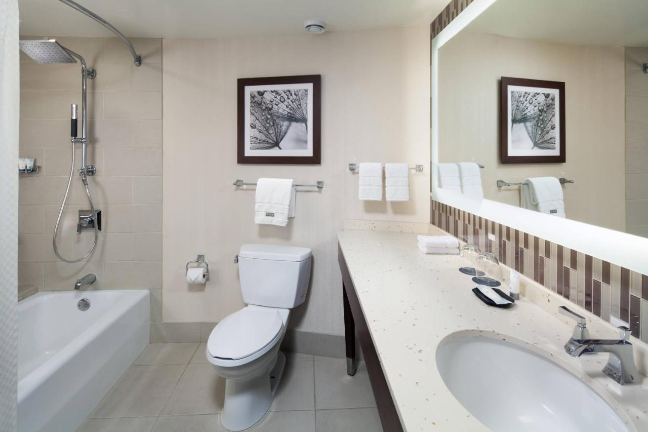 Premium Double Room with Two Double Beds and City View - Hearing Accessible