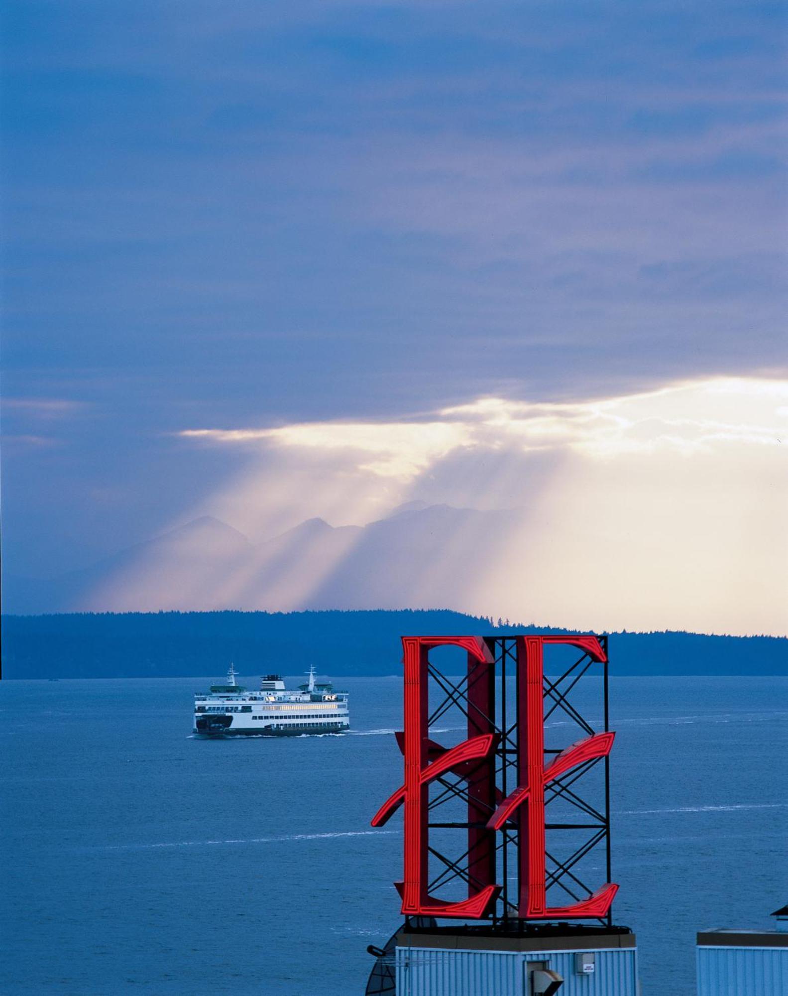 Superior Waterfront King