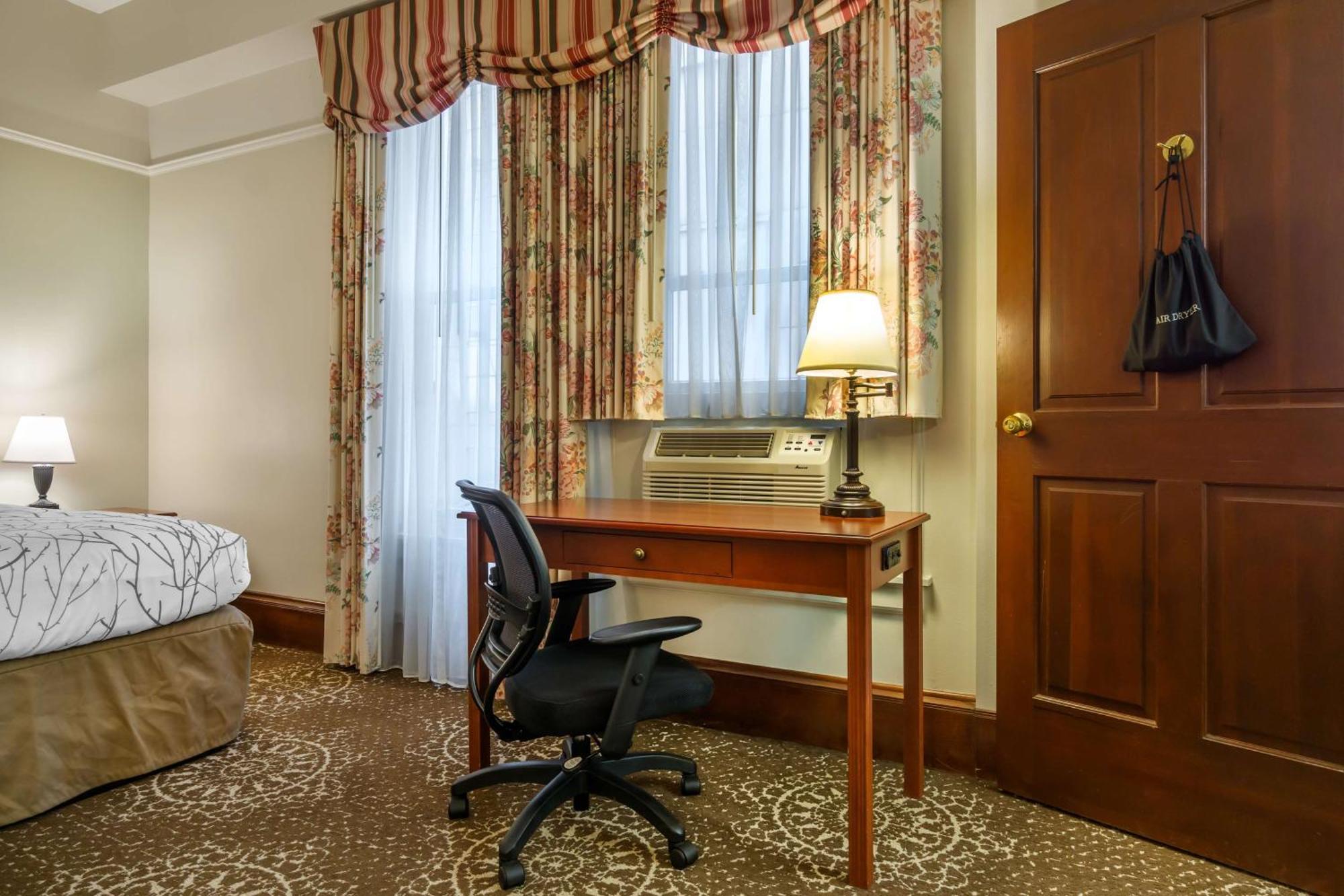Double Room Two Double Beds City View Non-Smoking