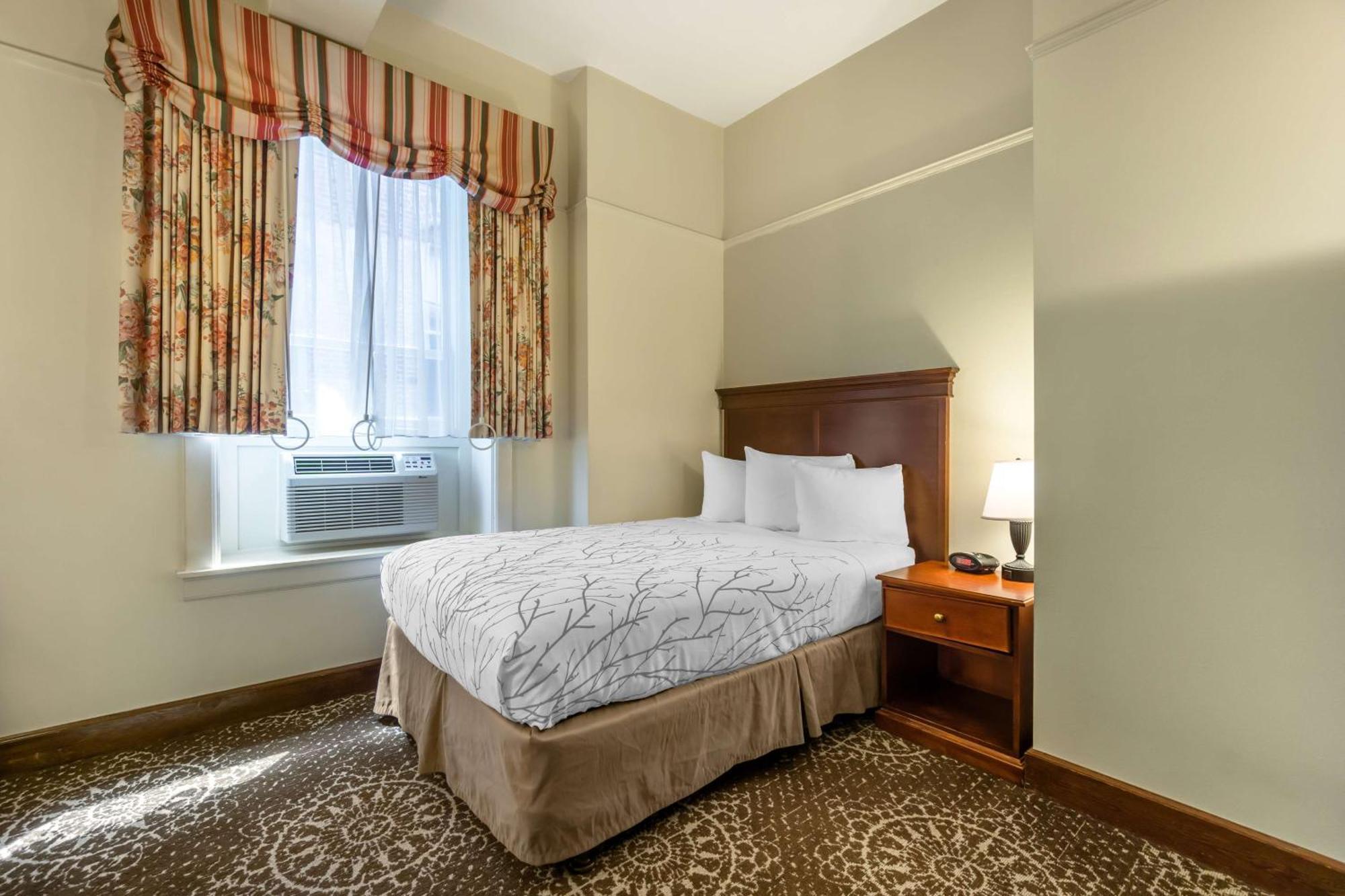 Double Room Bath Tub Disability Access or Non-Smoking