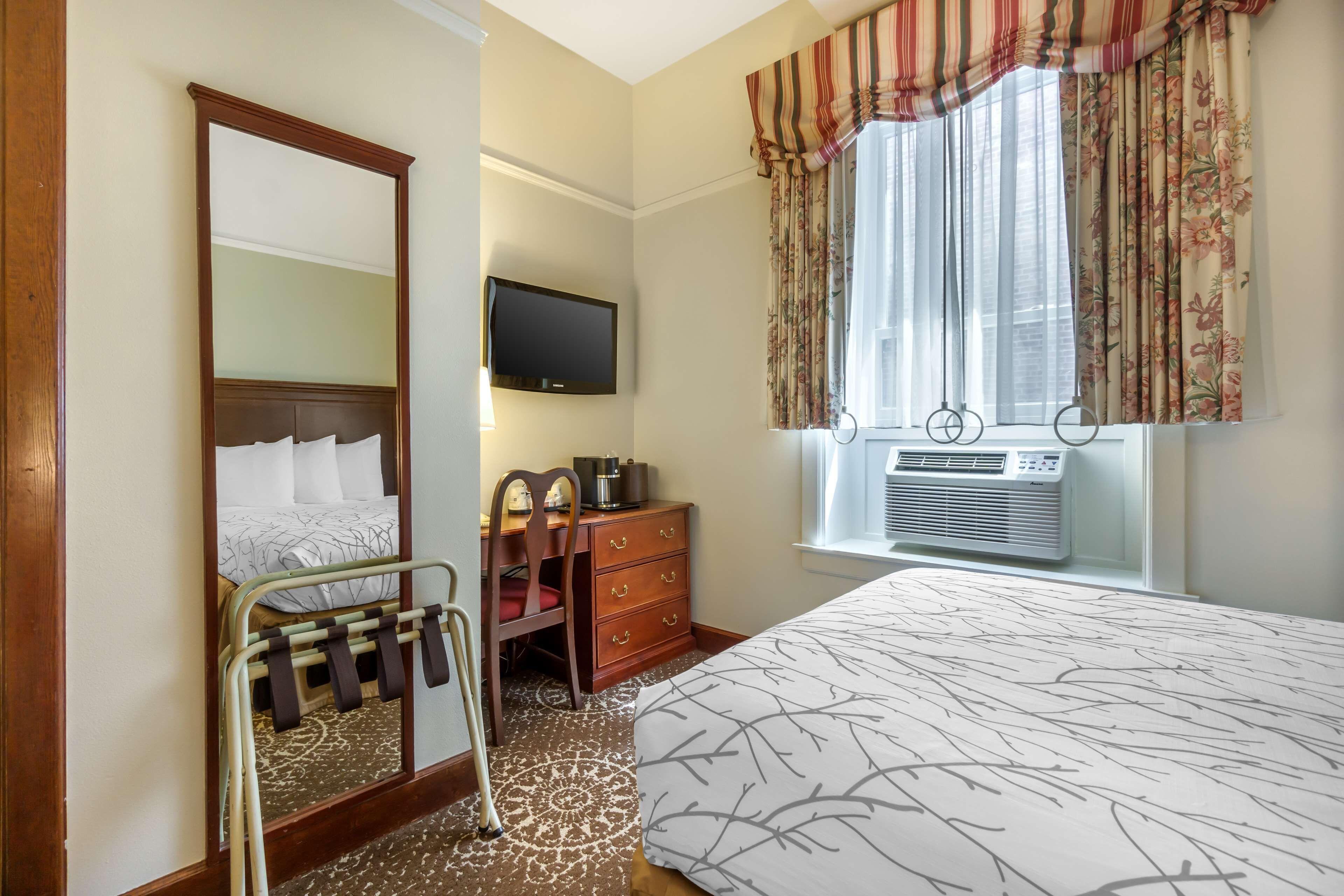 Double Room Bath Tub Disability Access or Non-Smoking