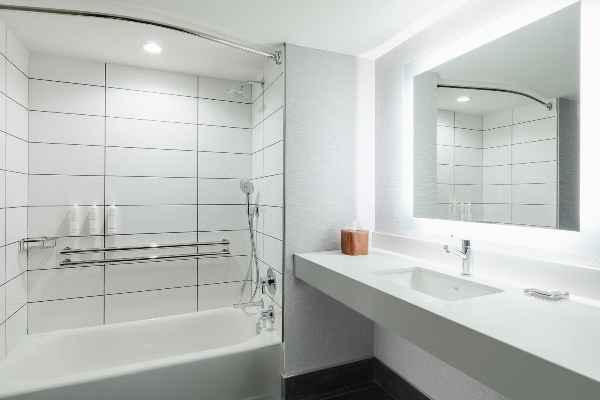 Queen Room Two Queen Beds Tub Mobility Accessible