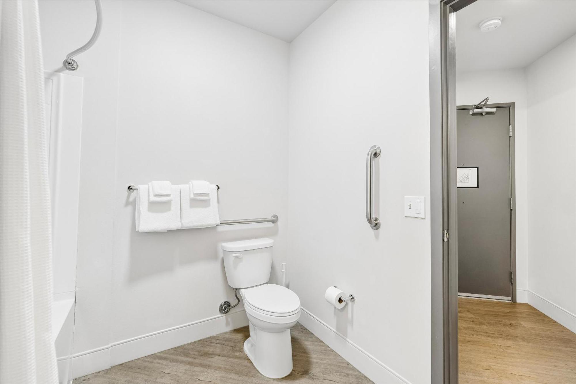 Accessible 1 Bedroom Queen (Self Check-in)