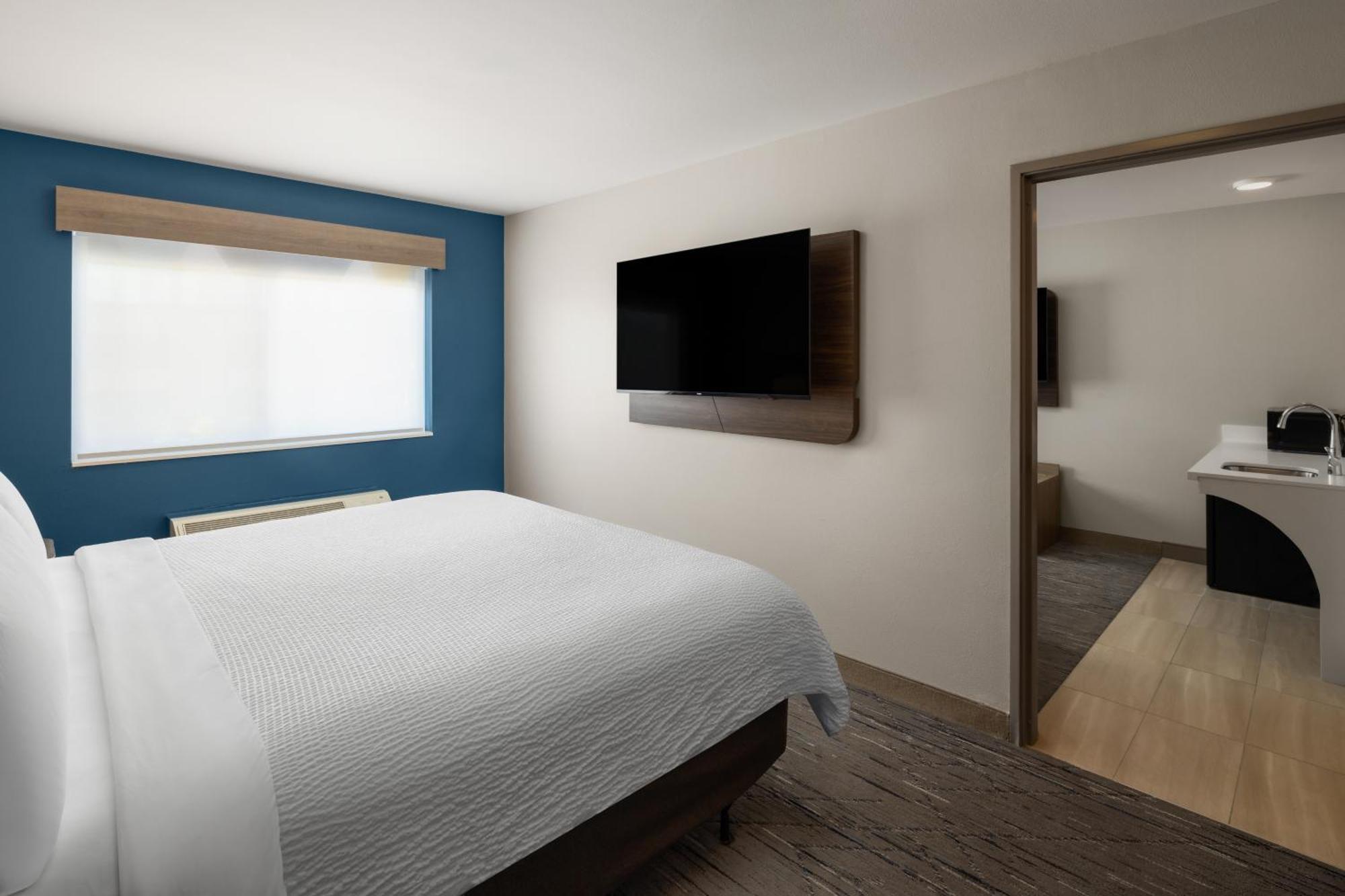 One-Bedroom King Suite Tub