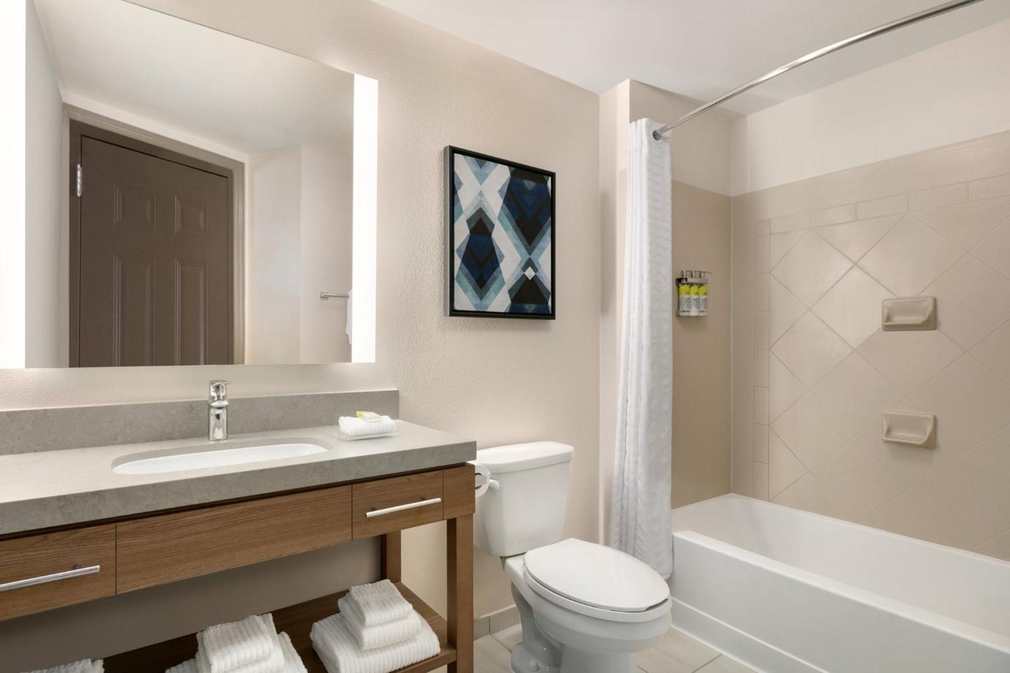 Standard King Room Bath Tub