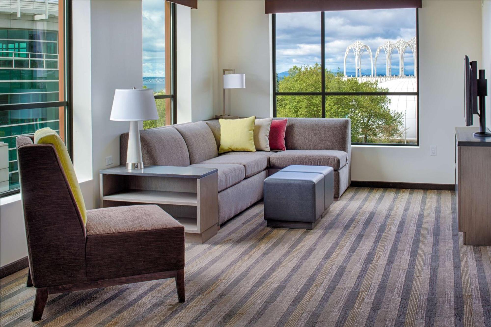 One-Bedroom Queen Suite with Kitchen and Accessible Tub - Disability Access,134880963:JPEG