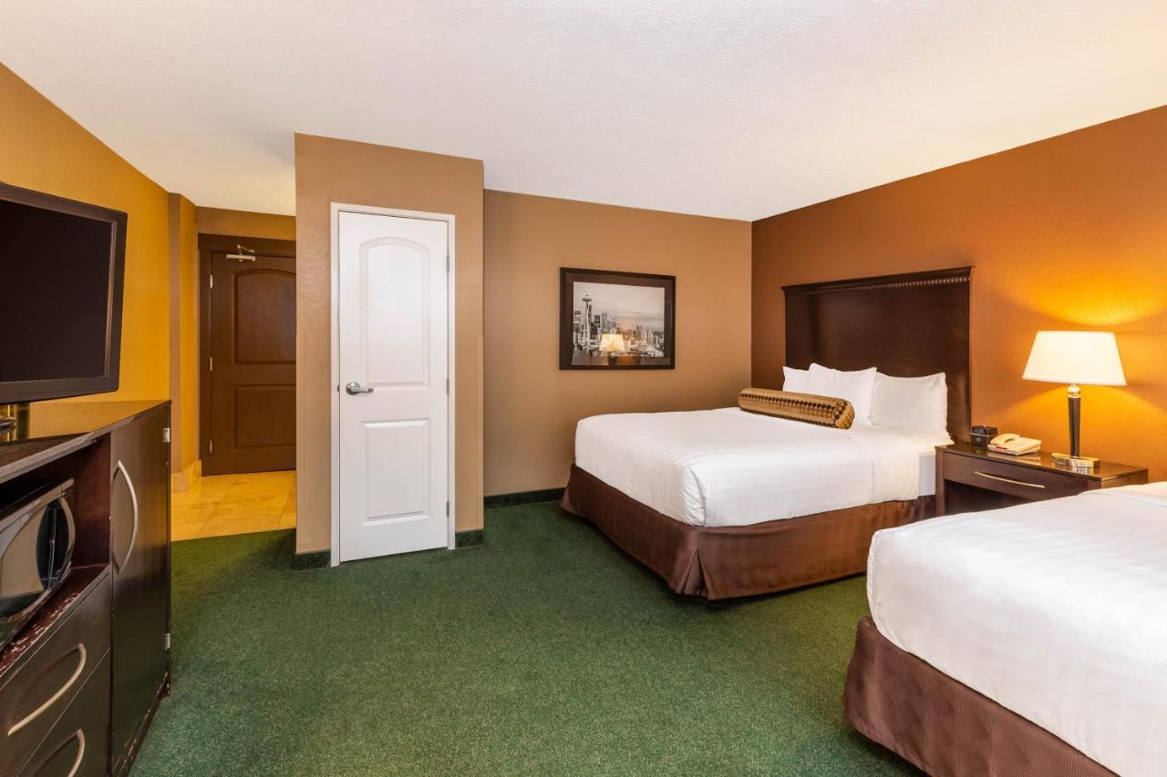 Queen Room with Two Queen Beds - Non-Smoking