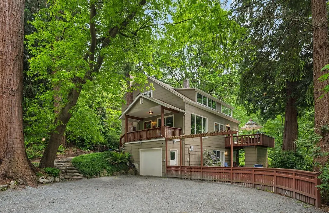 4Br With Firepit, Outdoor Dining And Yard Surrounded By Trees-1