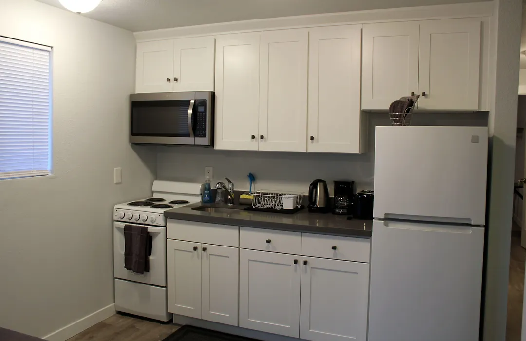 Rainier Upper Suite Near Restaurants & Light Rail-1