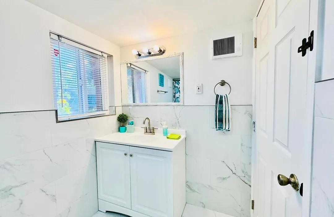 Cozy Private Room With Shared Bathroom On The 1St Floor - Conveniently Located Near Seatac Airport And Downtown-1
