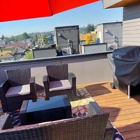 Cheerful New Modern Townhome Close To Downtown-2