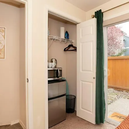 Snug Suite Near Greenlake!-3