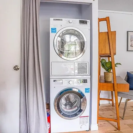 Tranquil 2Br Downtown Condo, Parking, King Bed-3