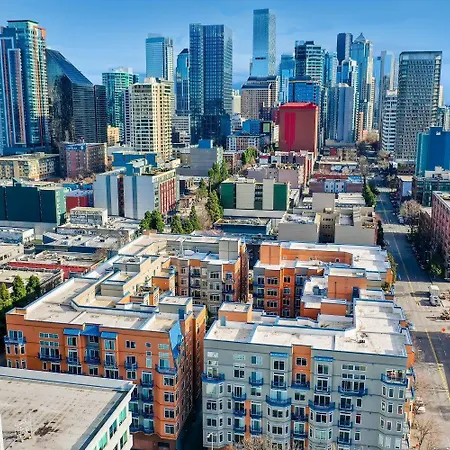Modern Downtown Top Floor Penthouse With Bay Views-3
