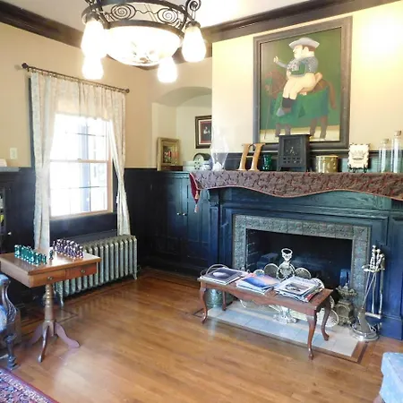 Bacon Mansion Bed And Breakfast-3