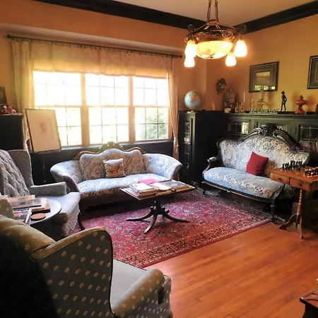 Bacon Mansion Bed And Breakfast-2
